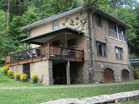 Original Stable House for Grey Towers.  150 ft from the Foresters Cottage. 