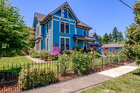 MaMere's Guest House - Built in 1891