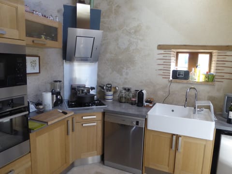 Fully Equipped Kitchen Downstairs, communicating with the v eranda