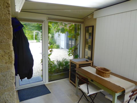 Veranda with dining area