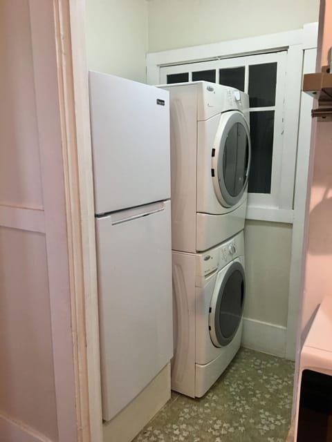 Washer/Dryer, stackable, front-loading and efficient