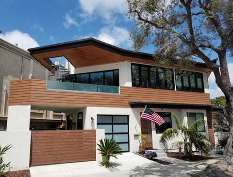 Welcome to the California Coastal Contemporary!