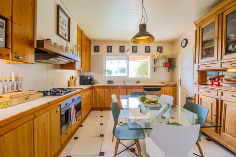 Large fitted kitchen