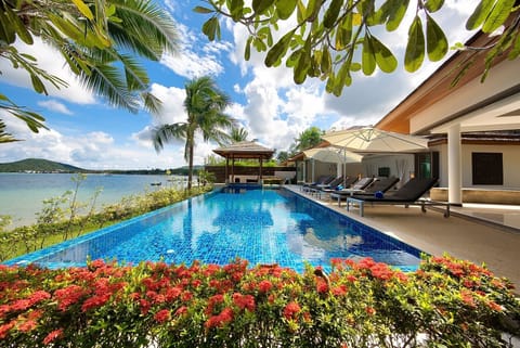 1,247 villa with 12m infinity pool and beach view