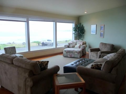 2nd Floor Main Living Room