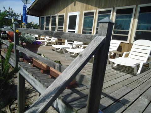 front deck and entrance
