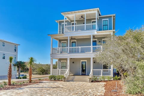 'Ocean's Eight' Offers Driveway Parking for 5 Vehicles