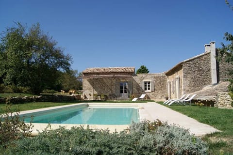 Holiday rental OPPEDE prestigious farmhouse for rent heated pool