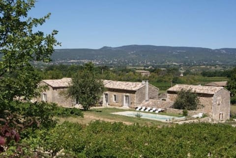 Holiday rental OPPEDE prestigious farmhouse for rent l view
