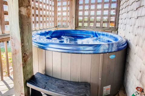 168_Hot-Tub