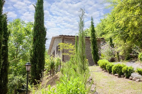 Casa Cappellino looks out over the birthplace of Michelangelo.