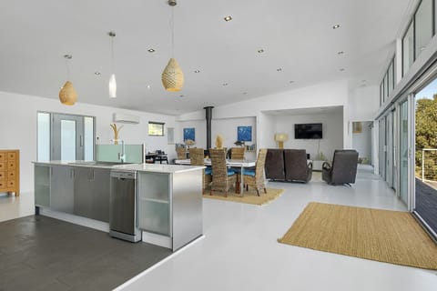 Sunset Bay Escape- A spectacular place to unwind with a loved one or friends House in South Bruny