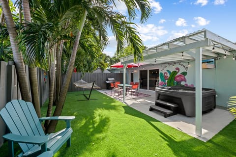 Beautiful, tropical, and private backyard with hot tub!
