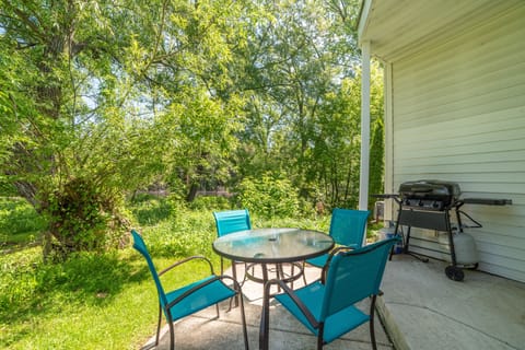 Outdoor dining with a view of Peninsula State Park.