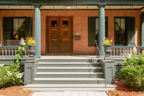 imagehistoricdistrictbedandbreakfastfrontdoor