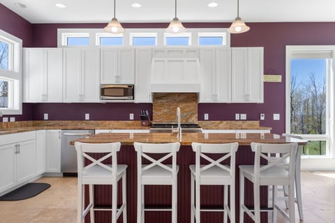 Seating for 5 at kitchen island