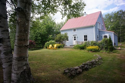 Welcome to Maggie's Place on the Cabot Trail