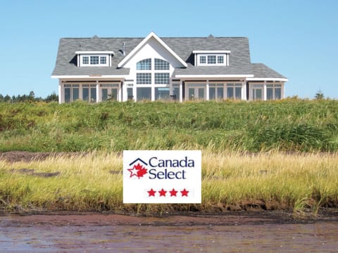Luxury Oceanside Cottage 
Top Rated Canada Select 4 Star