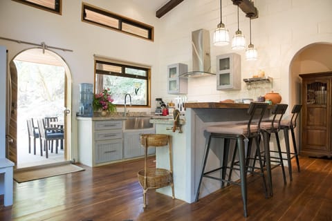 ~Bright functional kitchen w/ all the essentials