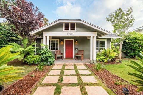 Walk through the front gate to a totally enclosed oasis!