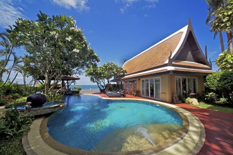 Golden Sunset Villa Beach Front
