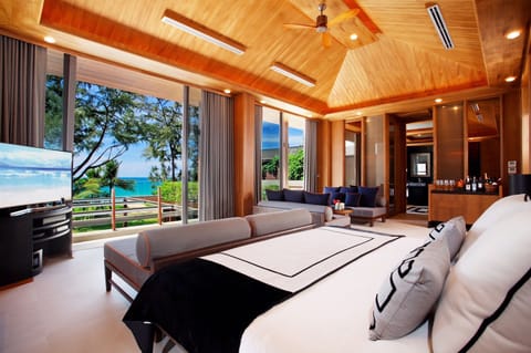 5BR Beachfront Pool Villa 01