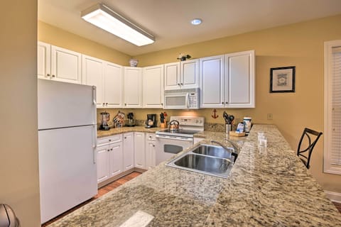 Fully Equipped Kitchen | Breakfast Bar