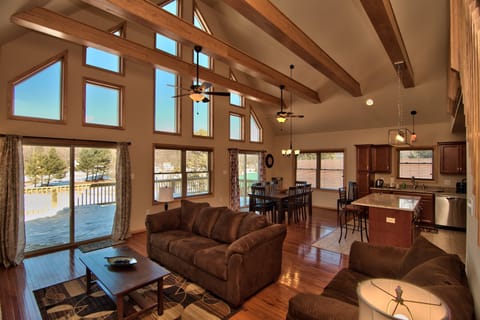 Great Room With Living Room Dining Room And Kitchen. Great For Large Groups!