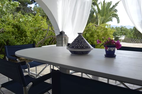 Front veranda of Ground floor with dinning table for 10