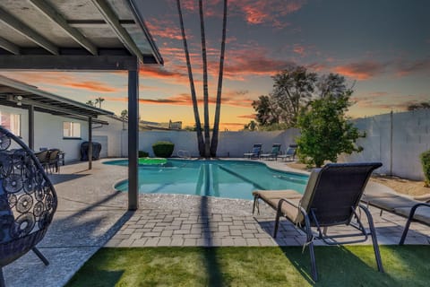 Resort style pool at sunset- your private Scottsdale oasis