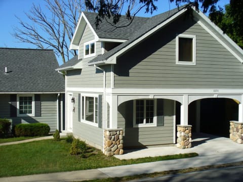 Picture shows the relationship of Park Place Guest House to Park Place