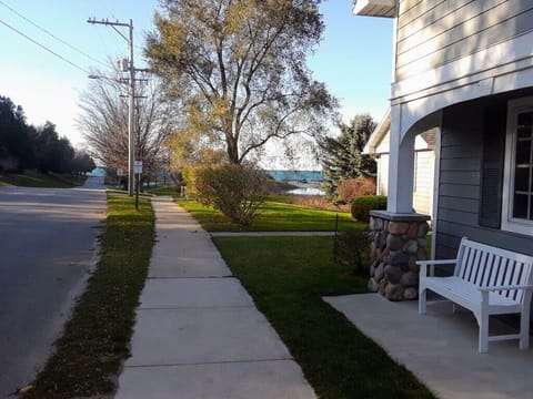 Guest House to the Lake Michigan beach
