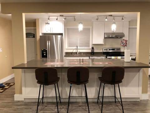 Detail of the kitchen island / bar area (looking from the living room)