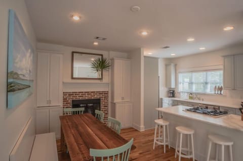 Dining area and breakfast bar