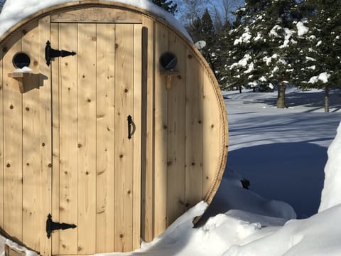 NORTHERN LIGHTS on Lake Superior!! Large coastal farmhouse with gorgeous beach. House in Wisconsin