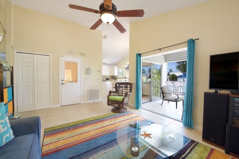 Living room toward front lanai