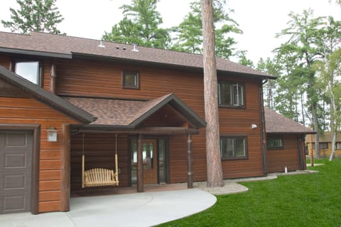Welcome to Spruces at Pine Cone Lodge