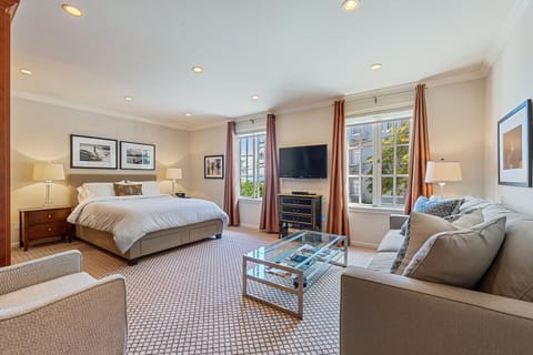 Beautifully furnished Russian Hill Studio Residence with 50+ FIVE STAR Reviews!
