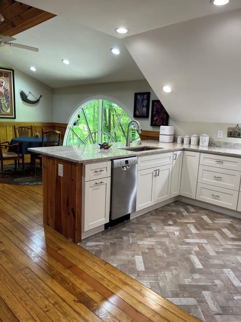 NEW Open kitchen/living area