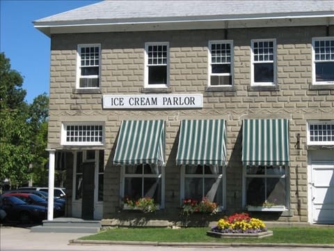 The World Famous "Guzzle" Ice Cream Parlour