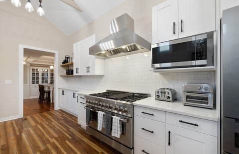 Huge range with electric oven and gas burners