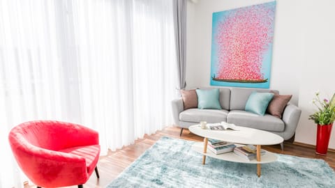 Bright and cozy Living room
