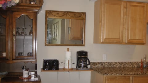 Coffee pot and toaster appliances