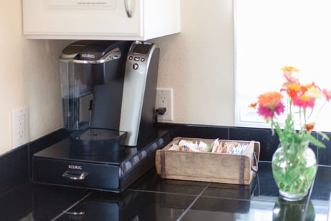 Keurig, coffee, cream and sugar