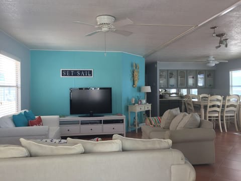 Come and relish in the serenity and beauty of our Key Largo 2Br/2Ba home. 