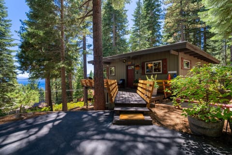 Entrance to cabin from parking pad
text4157307973 for more info