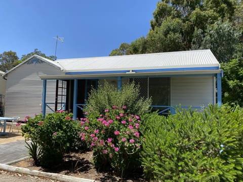 2 bedroom Cottage nestled amongst the trees