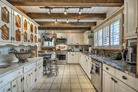 Kitchen | Fully Equipped