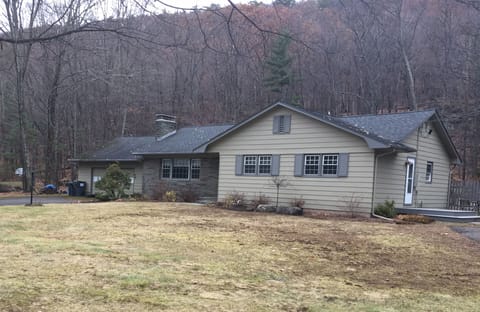 Private entrance and driveway with beautiful cliffs and woods behind