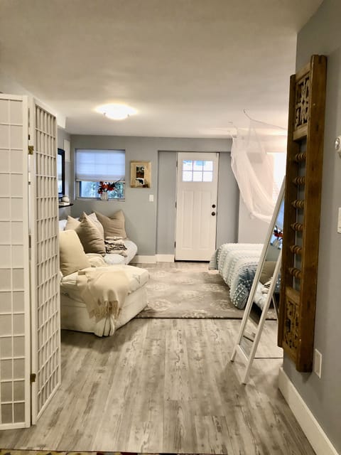 Pretty Large Bedroom with Queen bed and Full Futon and Chaise Lounge, TV 